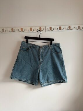 Eddie Bauer Medium Blue Denim Jean Shorts 6” Inseam